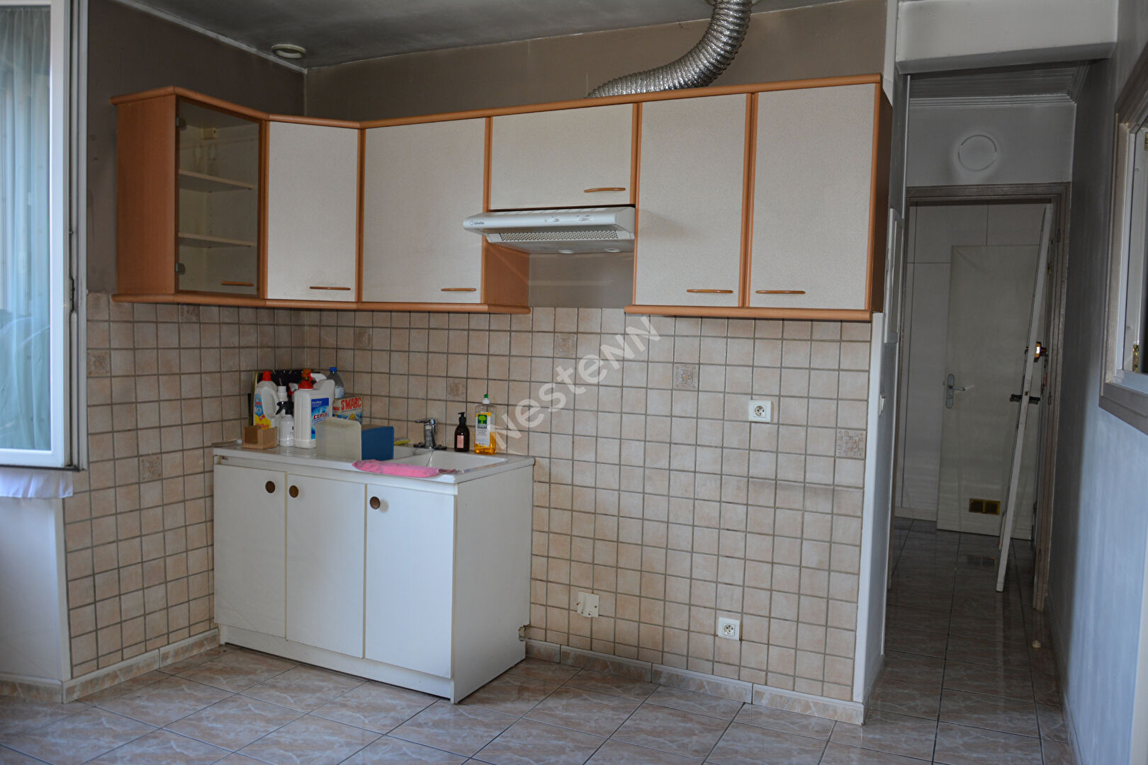 LINAS Maison de ville composée de 3 appartements-Cour-Atelier-Remises - 168 m² -