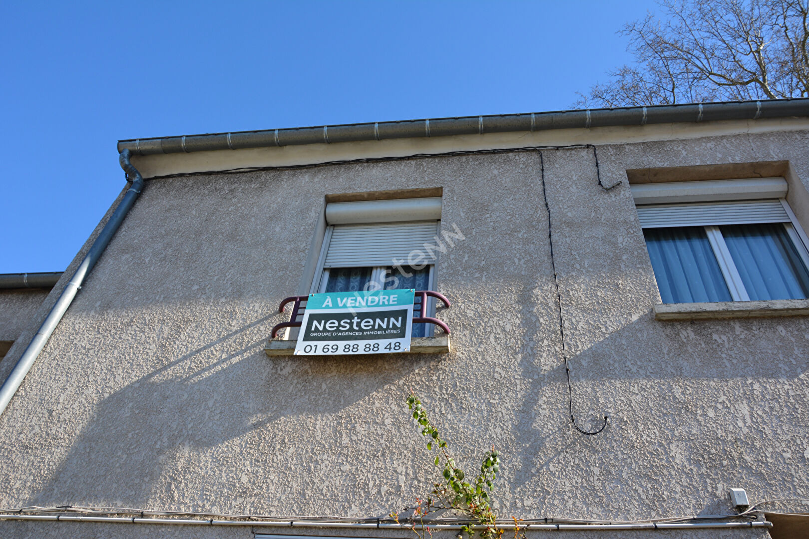 LINAS Maison de ville composée de 3 appartements-Cour-Atelier-Remises - 168 m² -