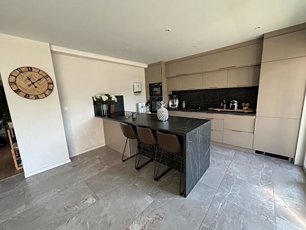 Vente par agence immobiliere à Gassin (83580)