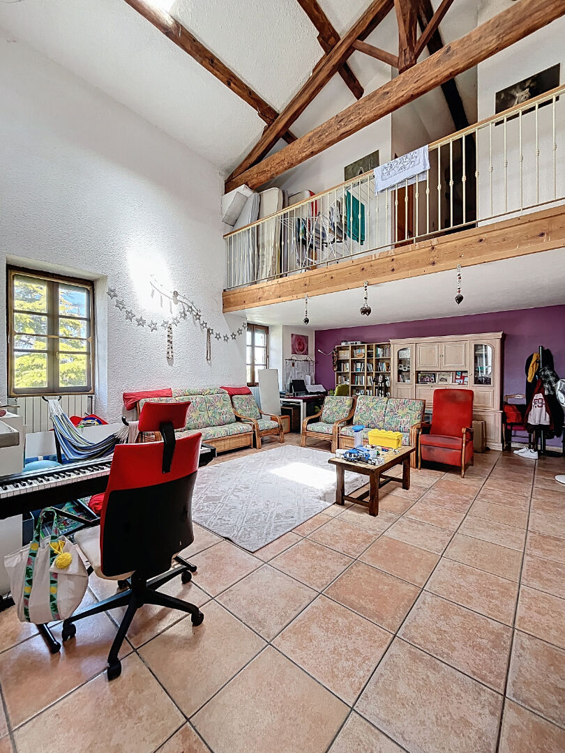 APPARTEMENT T6 DE 169 M² COMPRENANT 4 CHAMBRES ET UN BUREAU