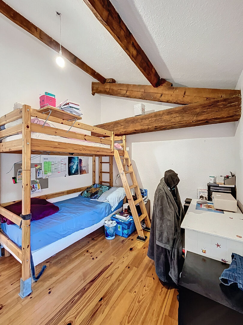 APPARTEMENT T6 DE 169 M² COMPRENANT 4 CHAMBRES ET UN BUREAU