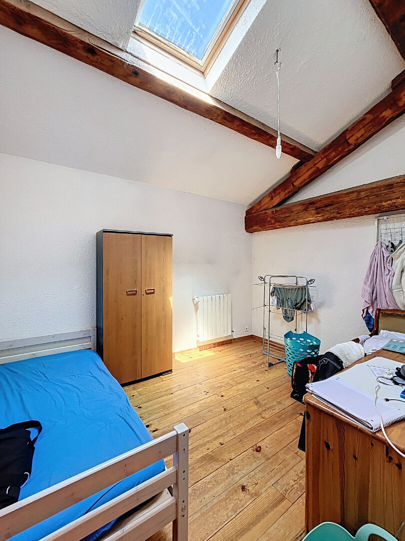 APPARTEMENT T6 DE 169 M² COMPRENANT 4 CHAMBRES ET UN BUREAU