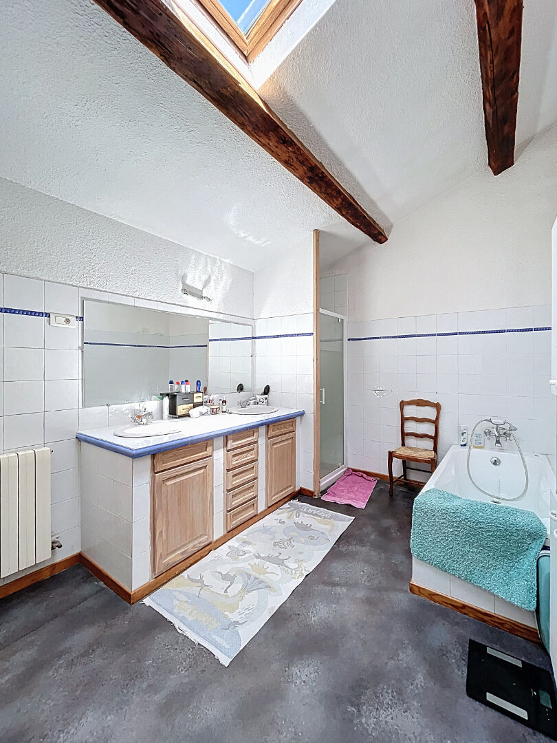 APPARTEMENT T6 DE 169 M² COMPRENANT 4 CHAMBRES ET UN BUREAU