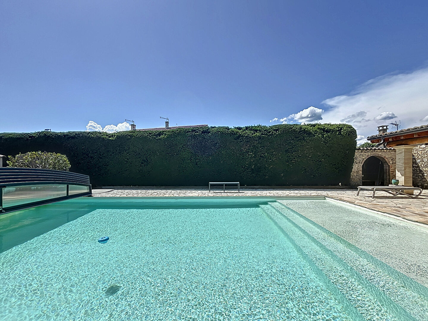 MAISON DE GRAND STANDING DE 188 M² AVEC PISCINE