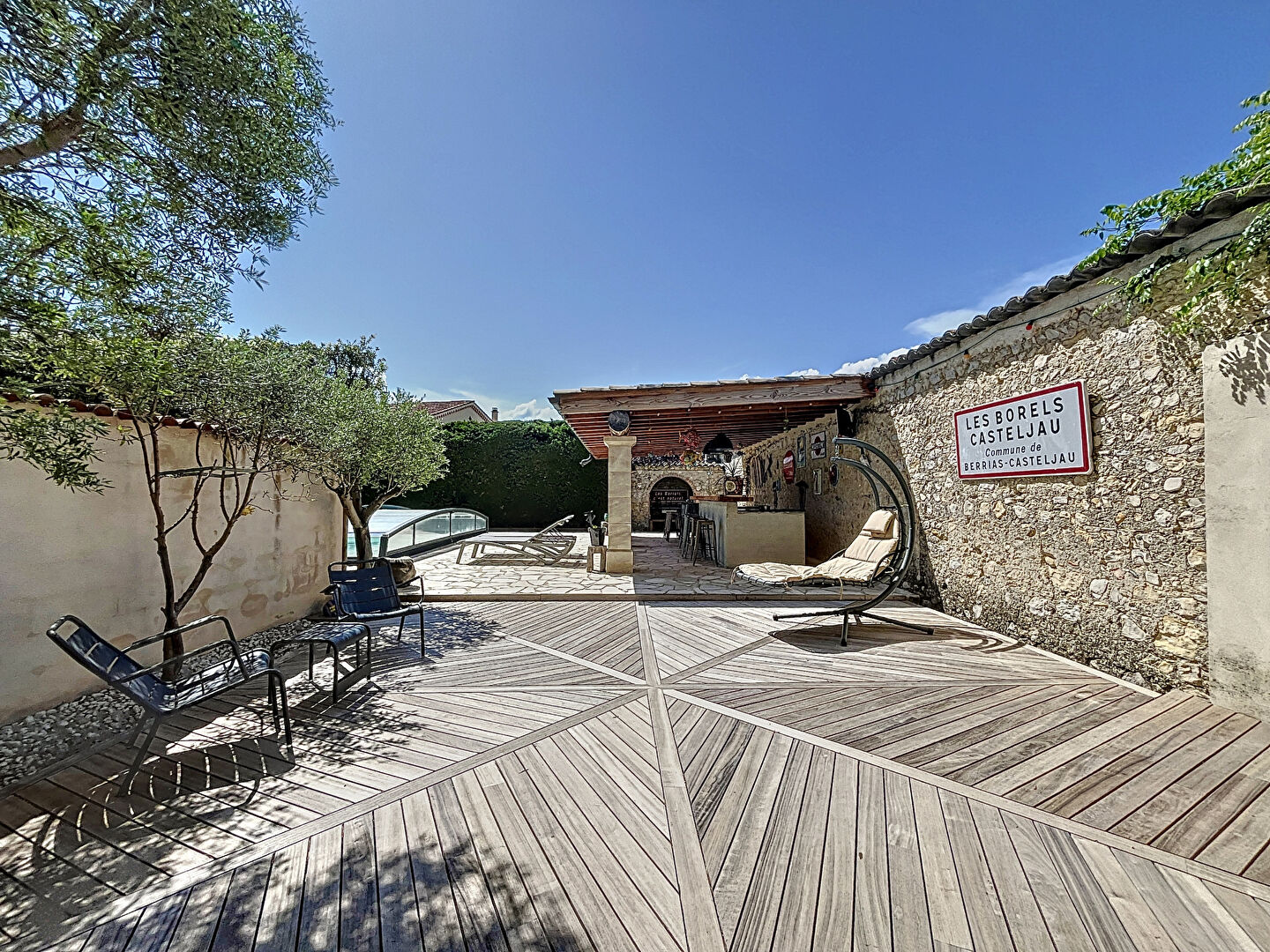 MAISON DE GRAND STANDING DE 188 M² AVEC PISCINE