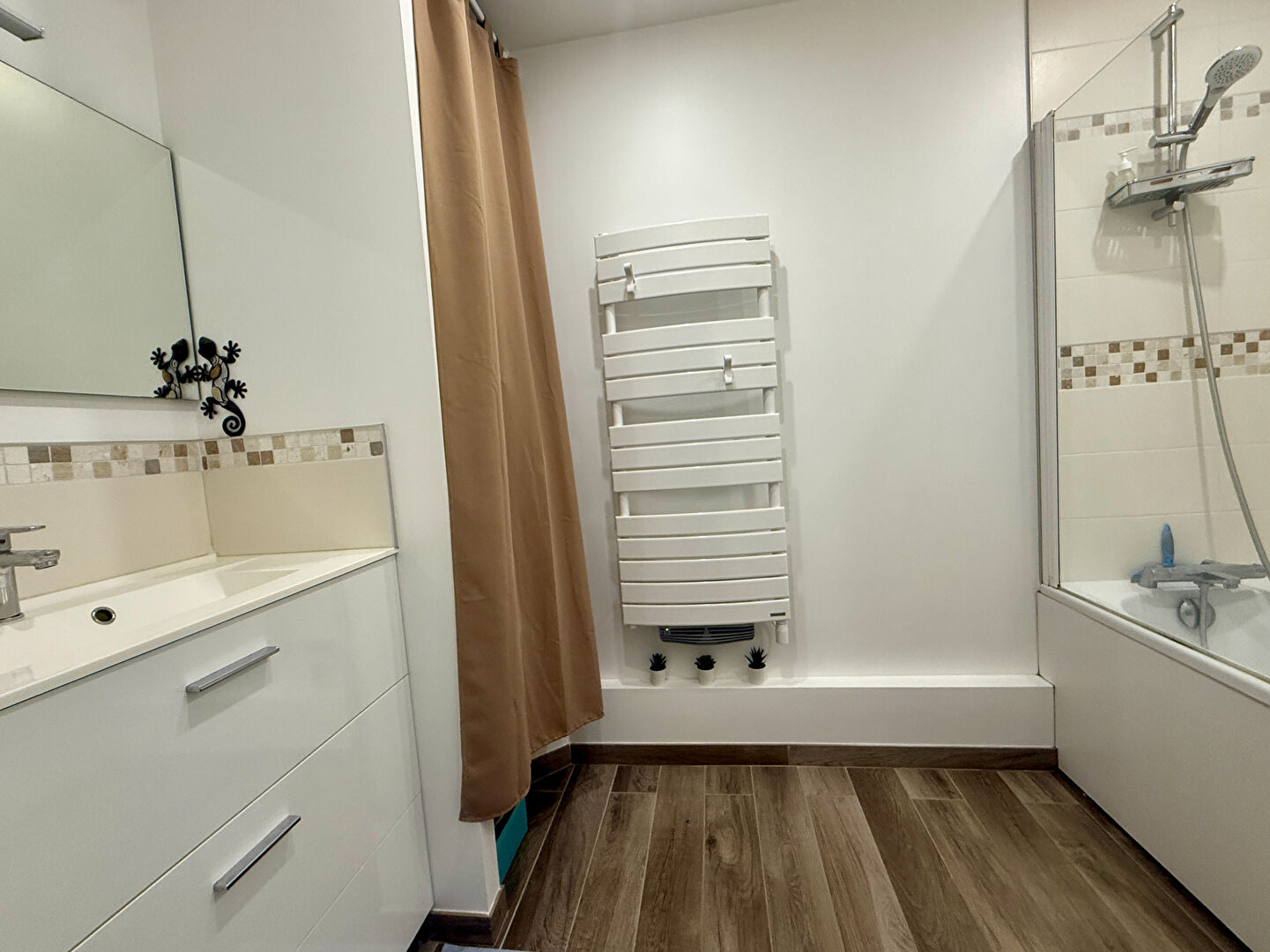 EURATECHNOLOGIES : 3 chambres - bureau- salle de jeu - jardin