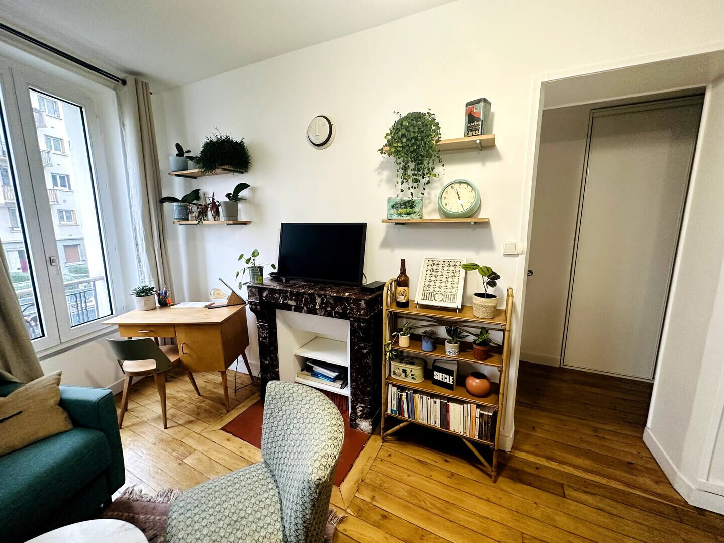 MONTREUIL, 4MIN DU METRO CROIX DE CHAVAUX, BEAU 2 PIECES A LOUER MEUBLE.