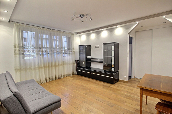 Vente par agence immobiliere à Montreuil (93100)
