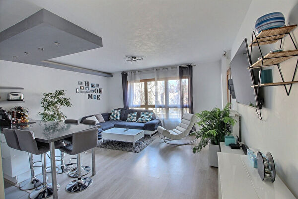 Vente par agence immobiliere à Montreuil (93100)