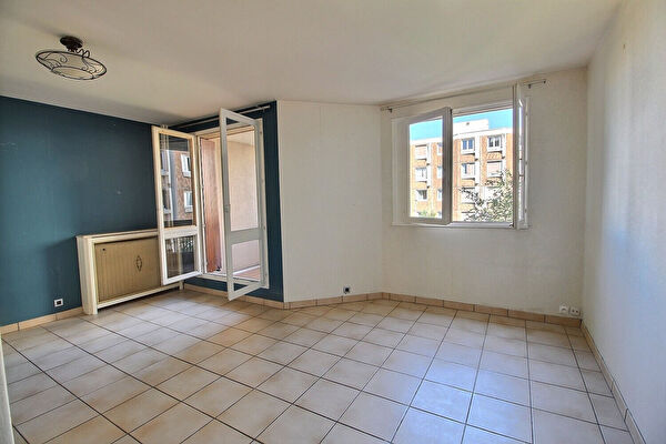 Vente par agence immobiliere à Montreuil (93100)