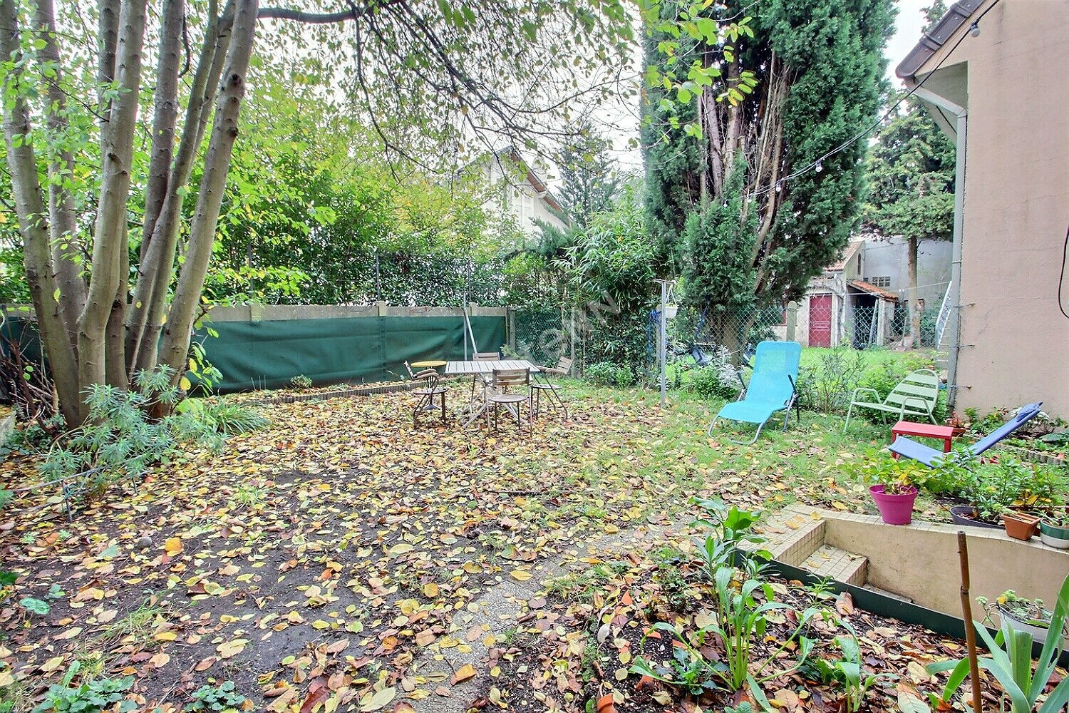 MONTREUIL, ENTRE LE SITE DES MURS A PECHES ET LE PARC MONTREAU, TRES BELLE MAISON AVEC UN SOUS-SOL AJOURE ET UN JARDIN DERRIERE