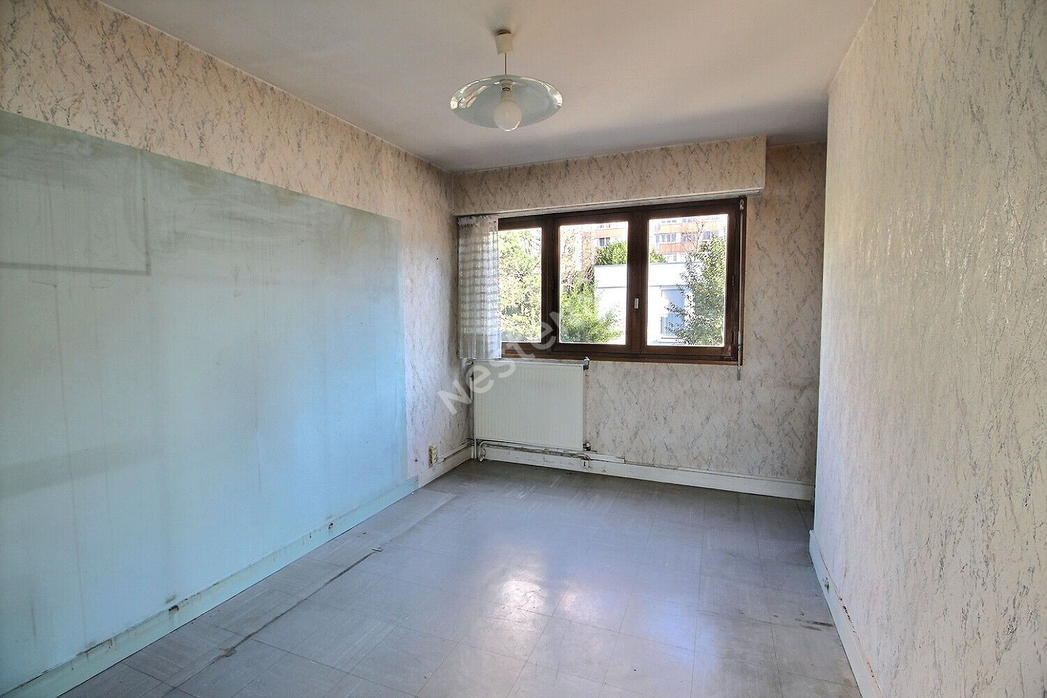 BAGNOLET, ENTRE LES METROS GALLIENI ET SERGE GAINSBOURG, AU CALME, MAISON FAMILIALE SUR 2 NIVEAUX AVEC GARAGE ET JARDIN