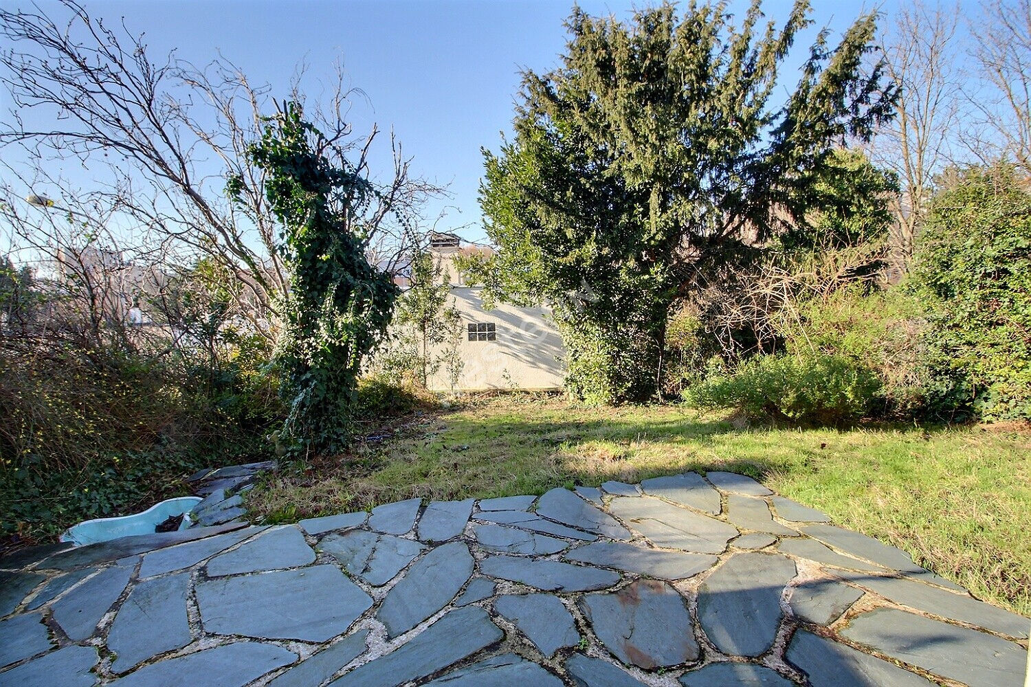 BAGNOLET, ENTRE LES METROS GALLIENI ET SERGE GAINSBOURG, AU CALME, MAISON FAMILIALE SUR 2 NIVEAUX AVEC GARAGE ET JARDIN