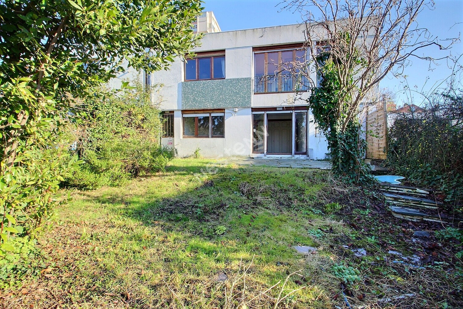 BAGNOLET, ENTRE LES METROS GALLIENI ET SERGE GAINSBOURG, AU CALME, MAISON FAMILIALE SUR 2 NIVEAUX AVEC GARAGE ET JARDIN