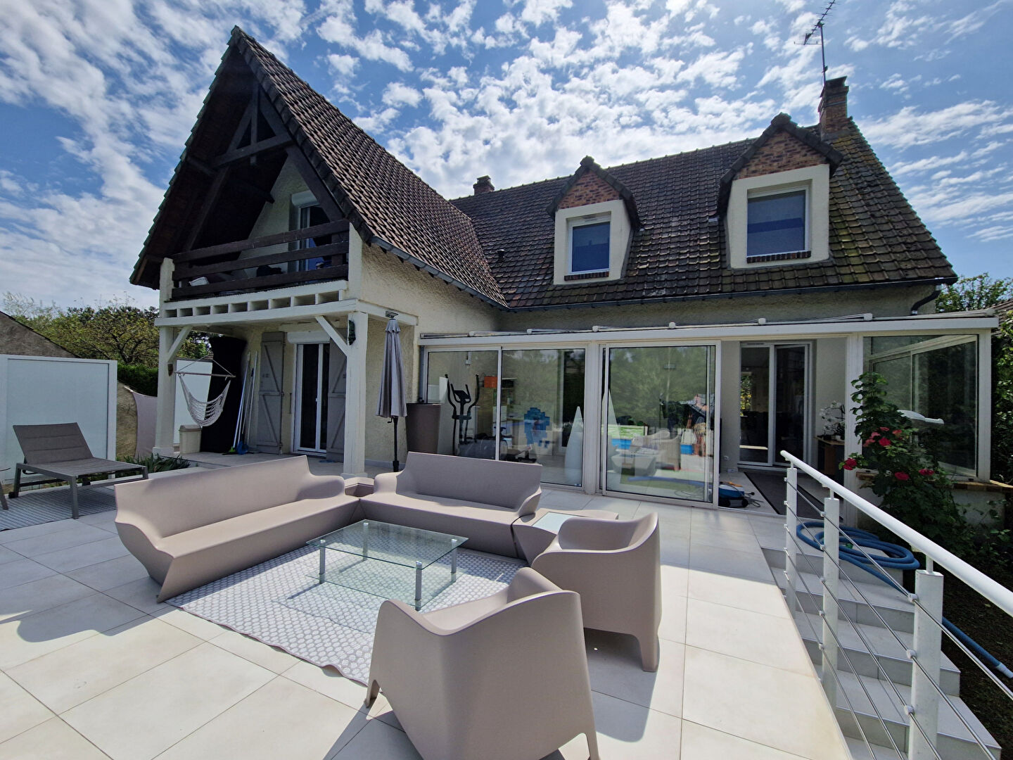 Magnifique Maison 7 pièces en parfait état avec jardin paysagé sans vis à vis d'environ 1282 m2 sur ponthierry, proche gare, écoles et promenades