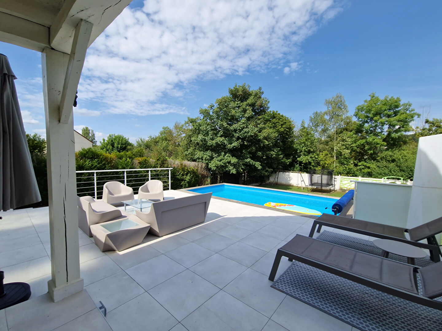 Magnifique Maison 7 pièces en parfait état avec jardin paysagé sans vis à vis d'environ 1282 m2 sur ponthierry, proche gare, écoles et promenades