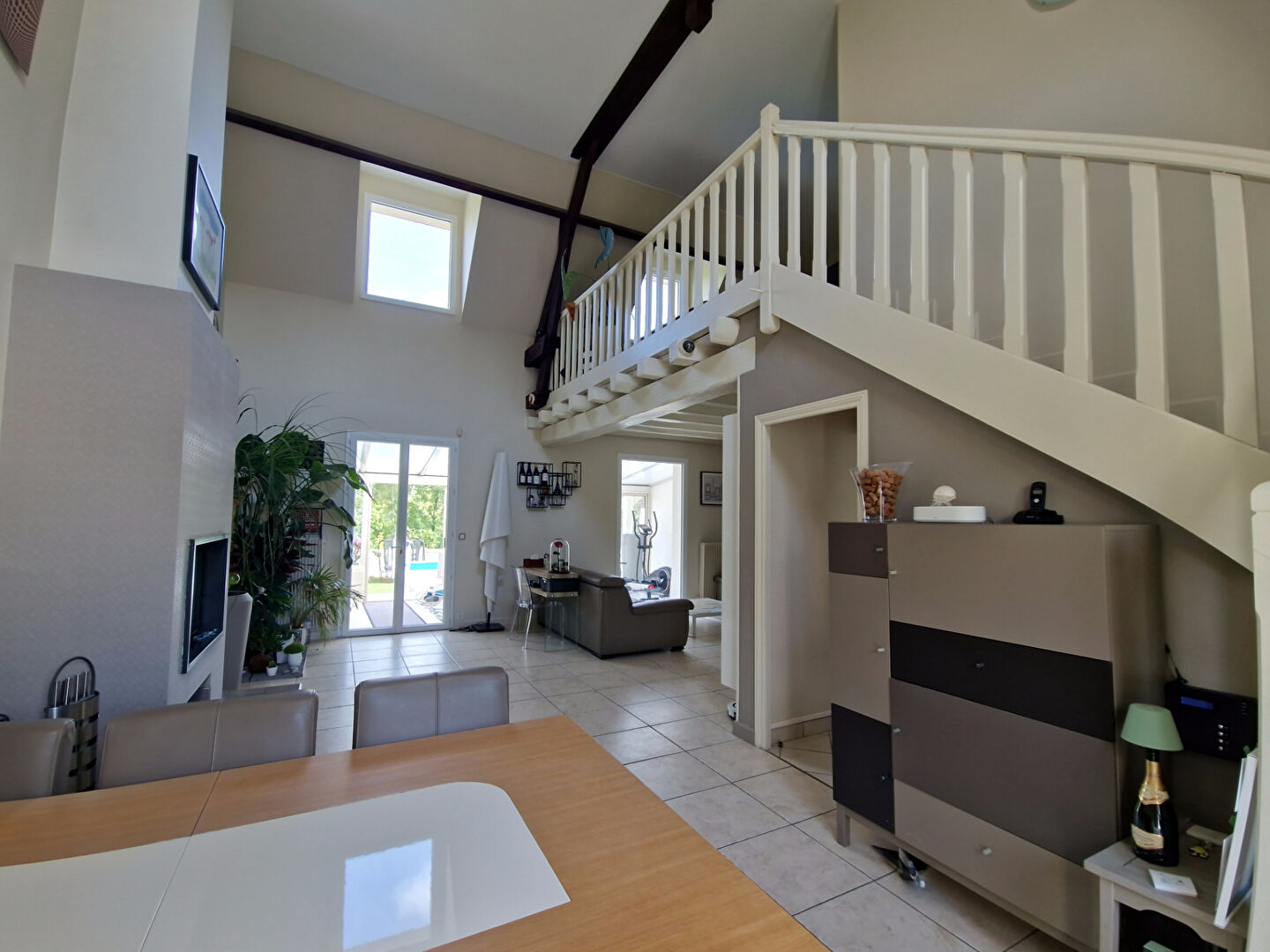 Magnifique Maison 7 pièces en parfait état avec jardin paysagé sans vis à vis d'environ 1282 m2 sur ponthierry, proche gare, écoles et promenades