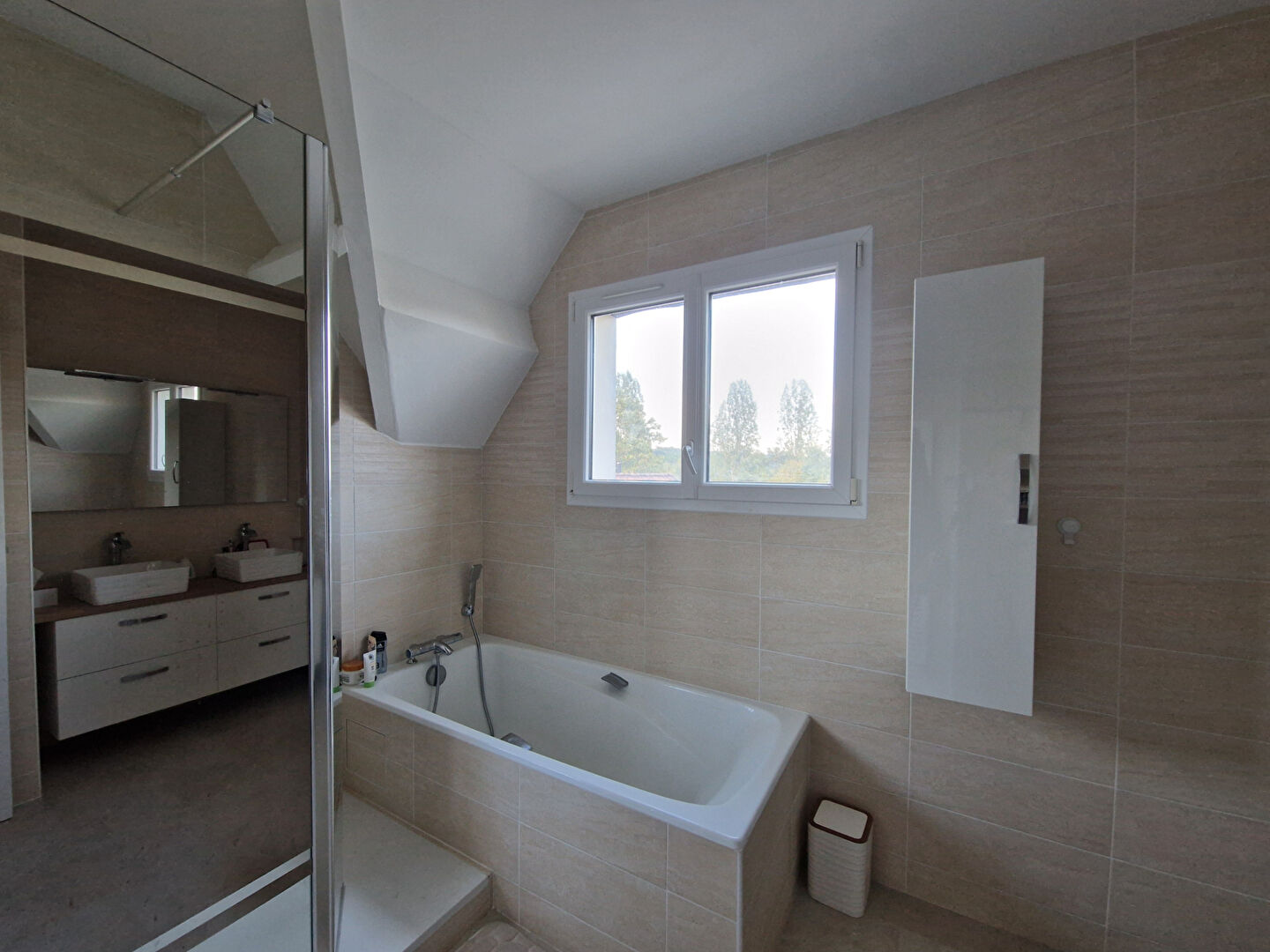 Magnifique Maison 7 pièces en parfait état avec jardin paysagé sans vis à vis d'environ 1282 m2 sur ponthierry, proche gare, écoles et promenades