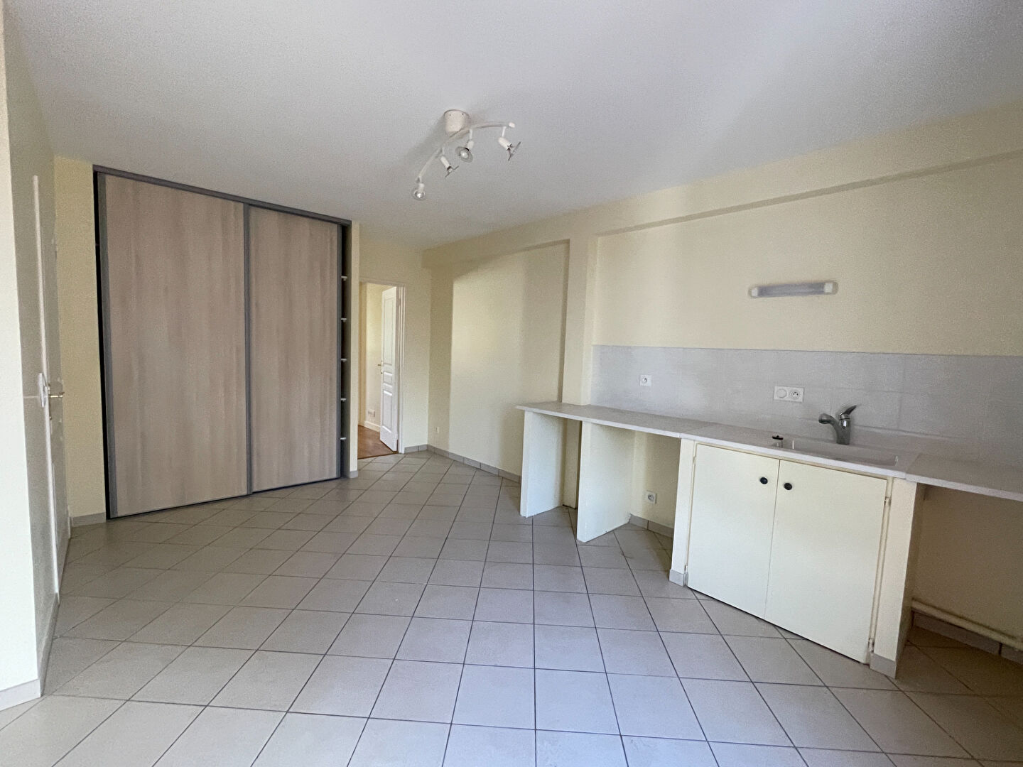 Appartement de standing ascenseur privatif Provins hyper centre 190 m² + 2 garages
