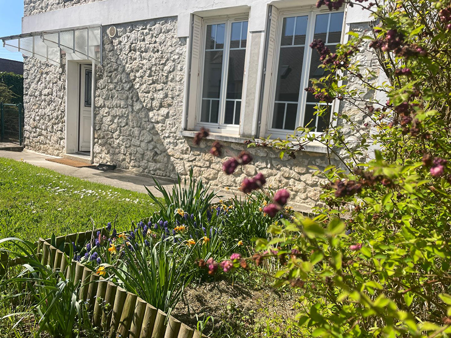 Appartement avec jardin privatif  dans  Provins 2 pièces avec gare à pieds  Paris est !