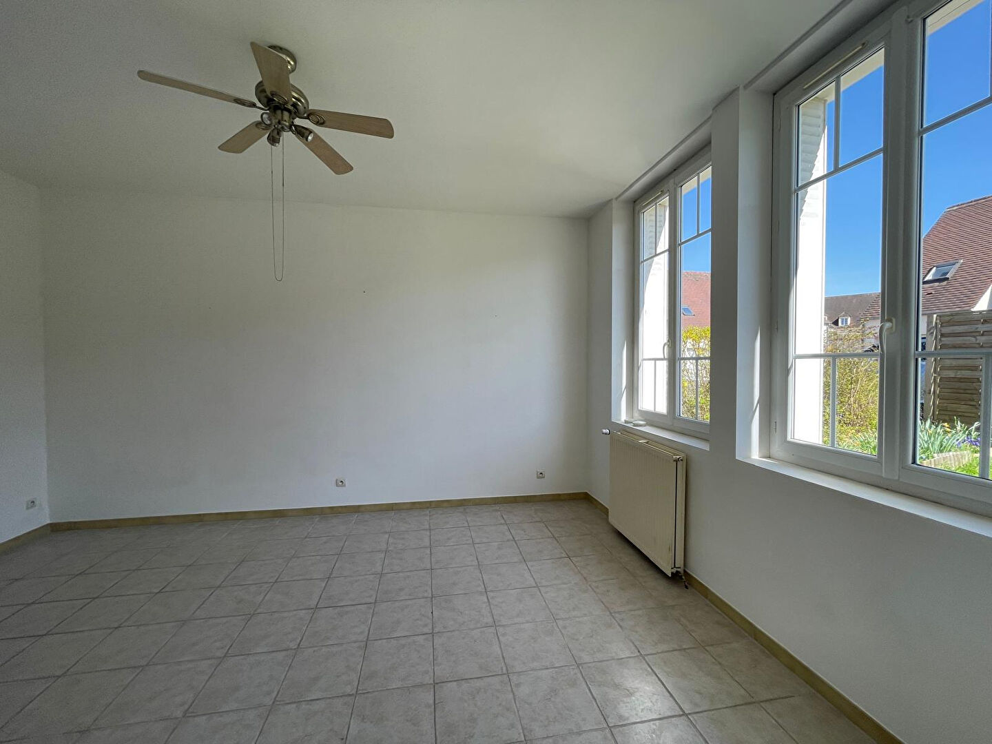 Appartement avec jardin privatif  dans  Provins 2 pièces avec gare à pieds  Paris est !