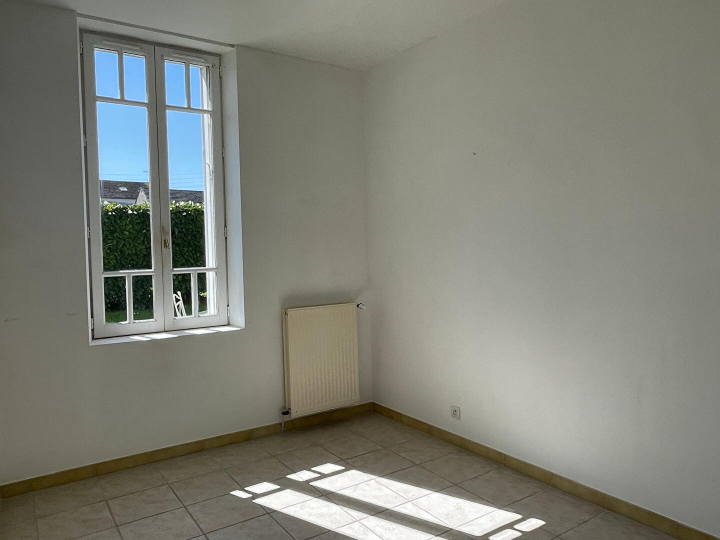 Appartement avec jardin privatif  dans  Provins 2 pièces avec gare à pieds  Paris est !