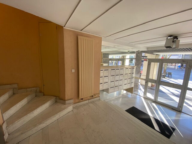 REIMS HYPER-CENTRE - TYPE 2 EN DUPLEX - CAVE ET GARAGE
