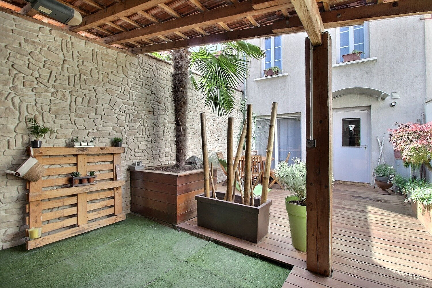 MAISON DE VILLE REIMS AVEC GARAGE - TYPE 4 + COUR AVEC TERRASSE