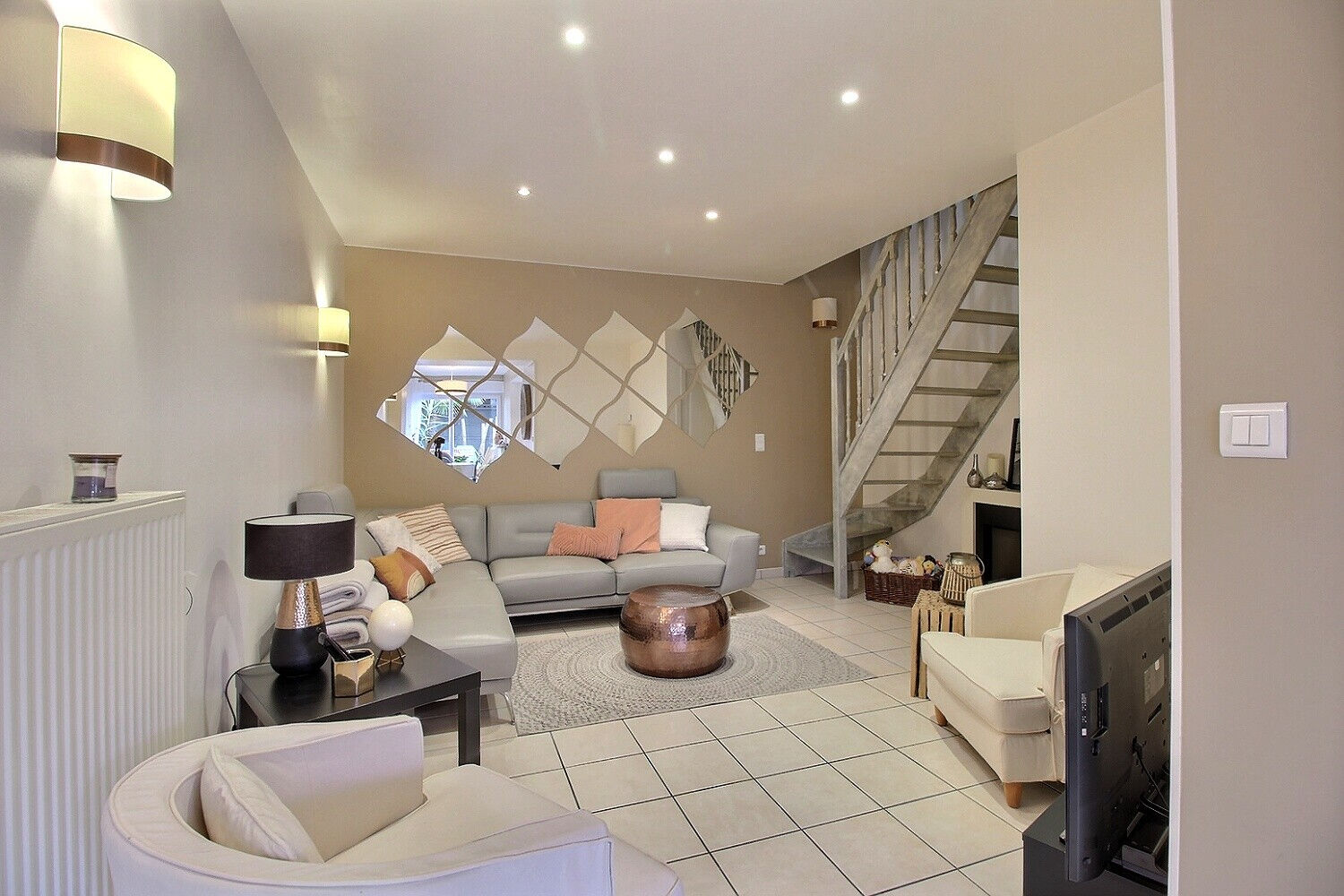 MAISON DE VILLE REIMS AVEC GARAGE - TYPE 4 + COUR AVEC TERRASSE