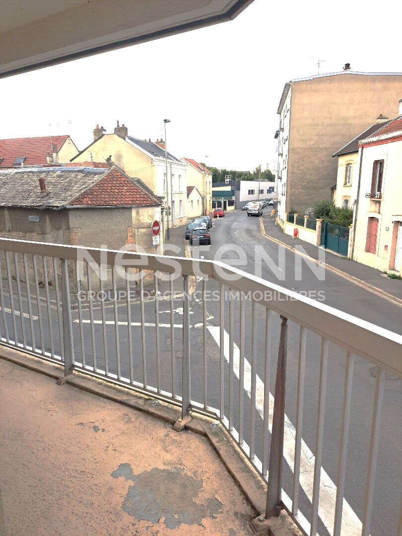T4 MEUBLE AVEC BALCON - SECTEUR ST ANNE COURLANCY