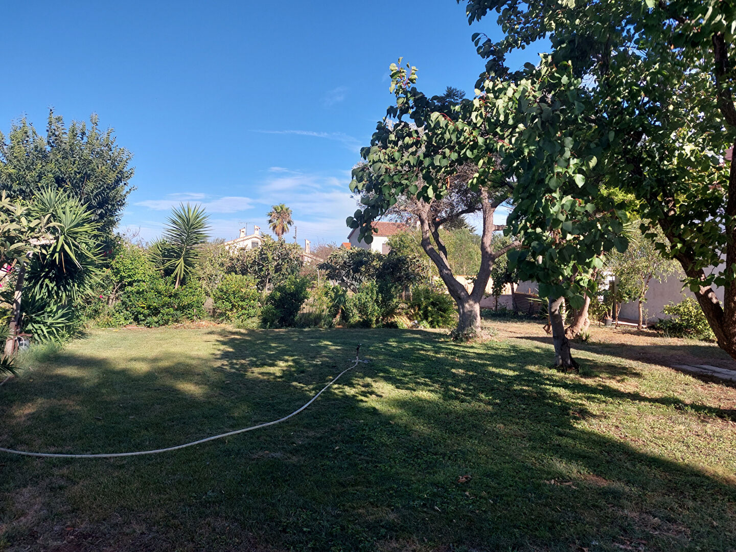 Maison en 2 appartements La Seyne Sur de 6  pièces d'environ 135 m² avec garage sur un terrain de 2264 m2