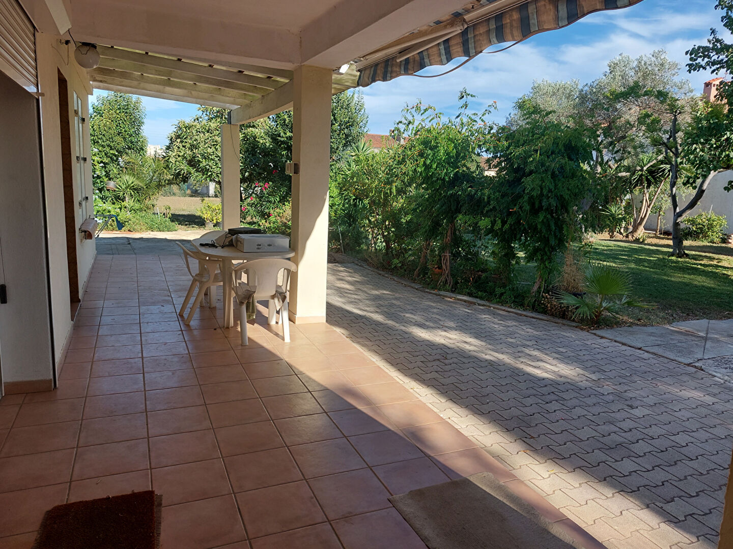 Maison en 2 appartements La Seyne Sur de 6  pièces d'environ 135 m² avec garage sur un terrain de 2264 m2