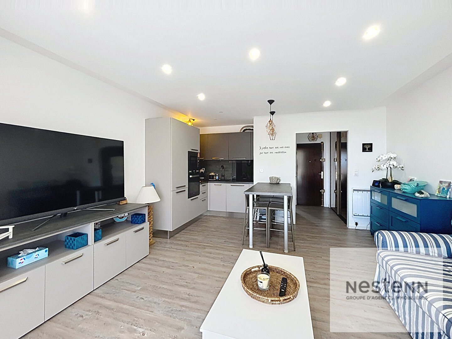 Appartement Bandol de  2 pièces de 49.80 m² avec vue mer  en dernier étage avecc parking privé