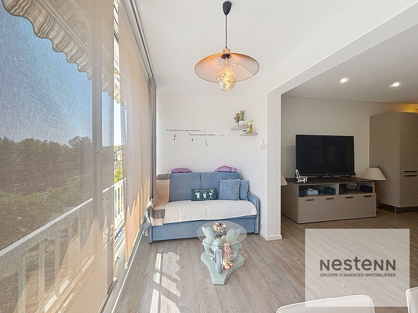 Appartement Bandol de  2 pièces de 49.80 m² avec vue mer  en dernier étage avecc parking privé