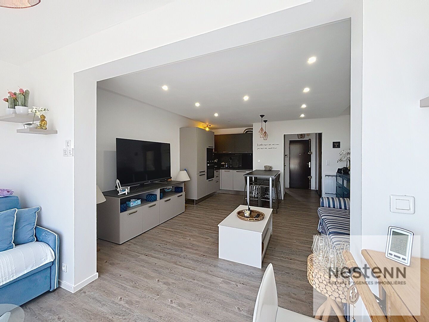 Appartement Bandol de  2 pièces de 49.80 m² avec vue mer  en dernier étage avecc parking privé
