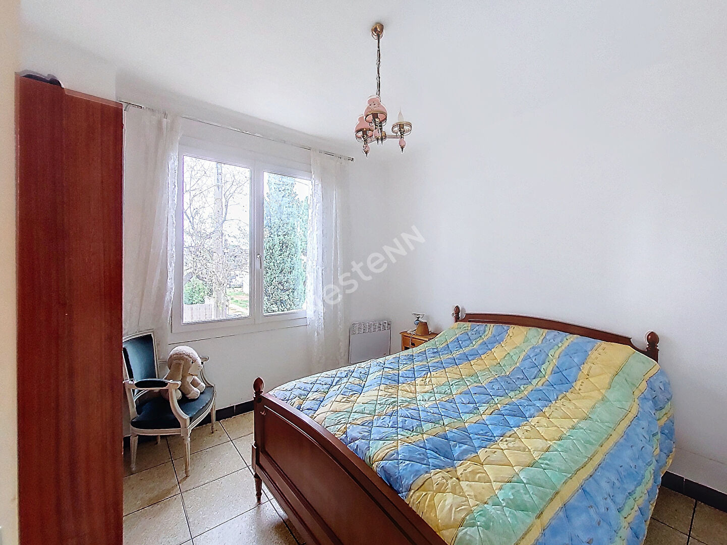 Maison en 2 appartements La Seyne Sur de 6  pièces d'environ 135 m² avec garage sur un terrain de 2264 m2