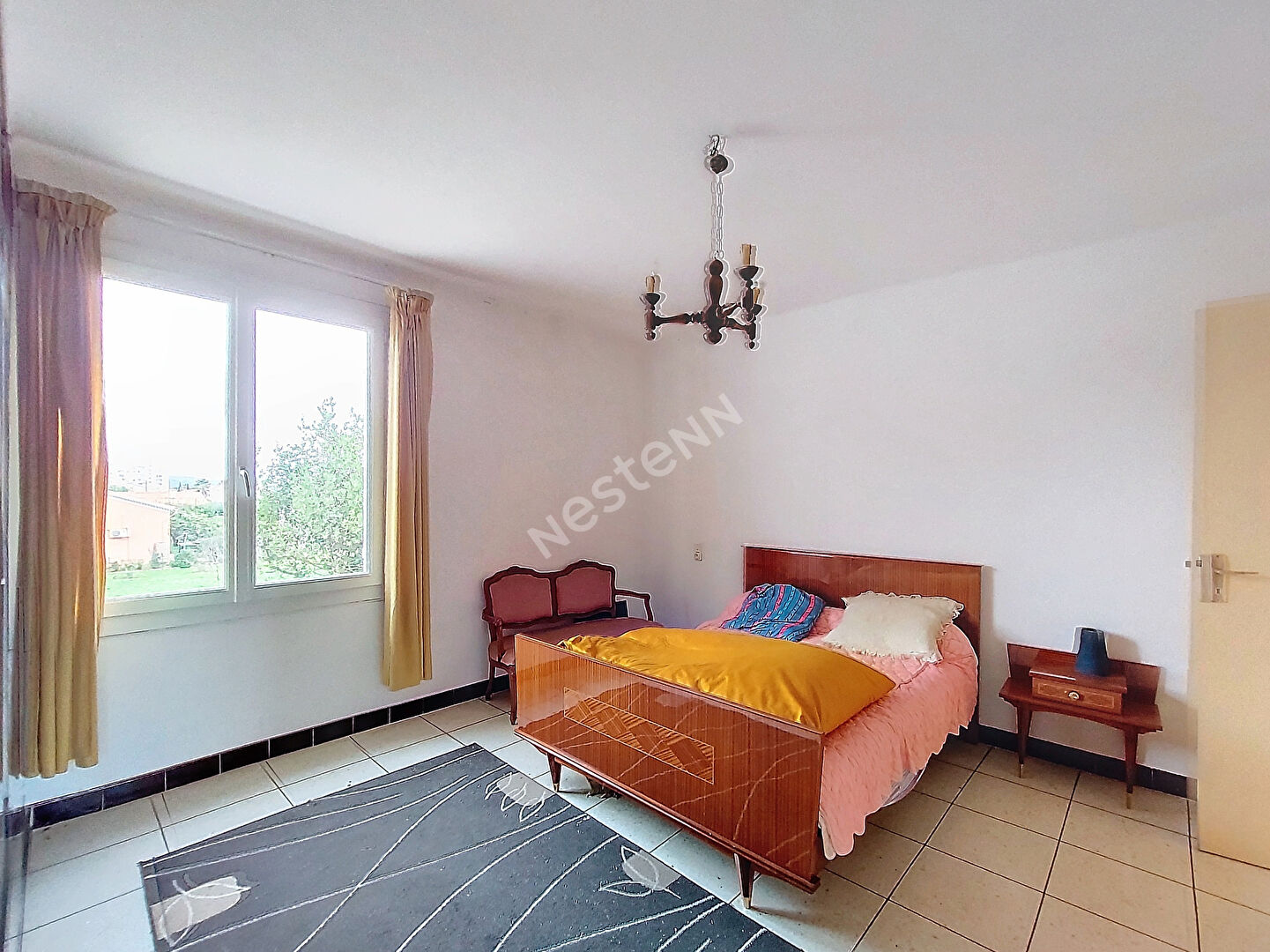 Maison en 2 appartements La Seyne Sur de 6  pièces d'environ 135 m² avec garage sur un terrain de 2264 m2