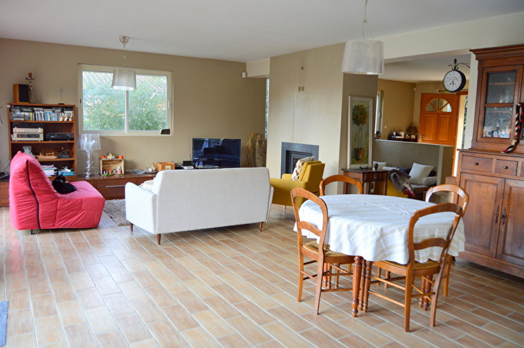 Auzeville Tolosane 31320  Maison T7 de 200 m2, terrain 916 m²- piscine, garage