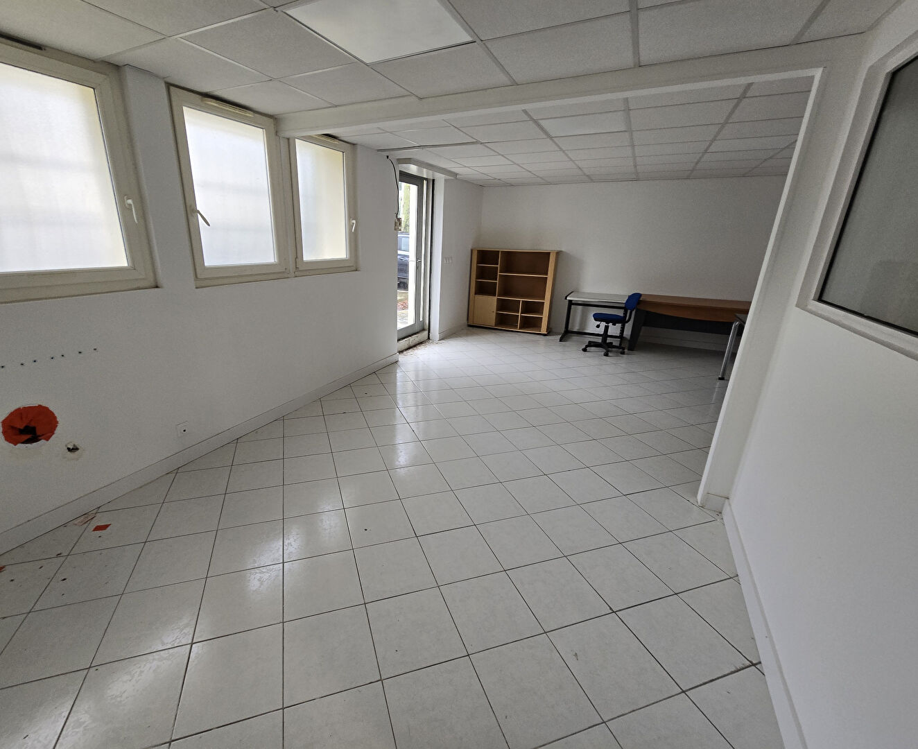 Immeuble de Bureaux  à usage industriel ou commercial. 1100m²  - 44 places de parking
