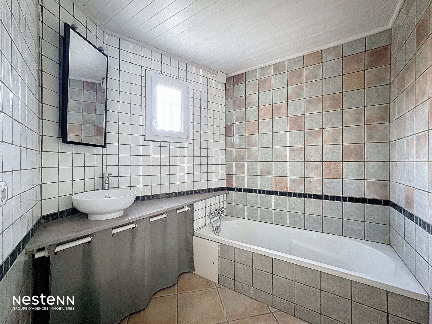 Maison familiale avec piscine et potentiel locatif - Quartier paisible