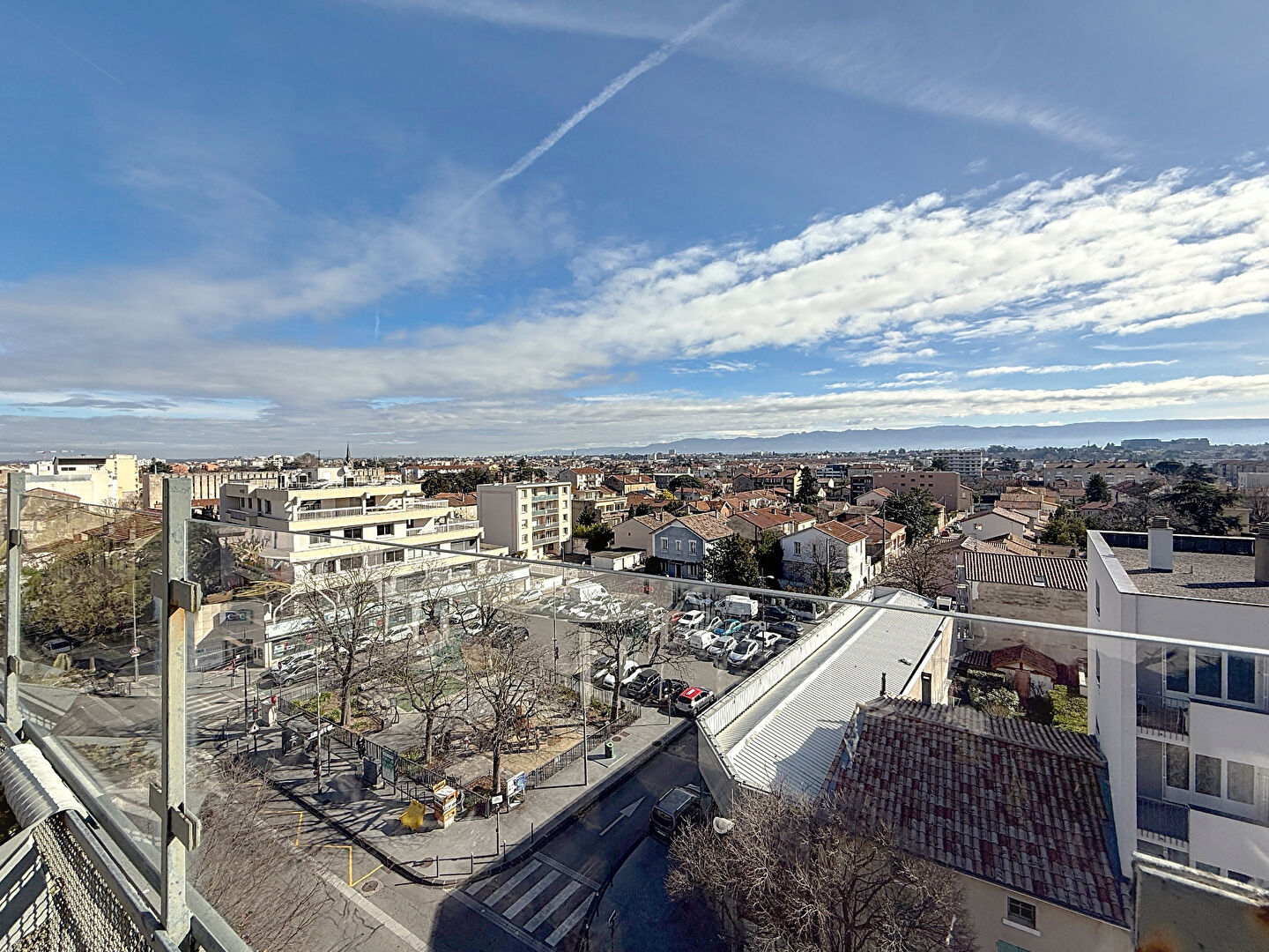 DANTON  128 m² dernier étage très lumineux, terrasse, vue, 2 caves, 2 stationnements