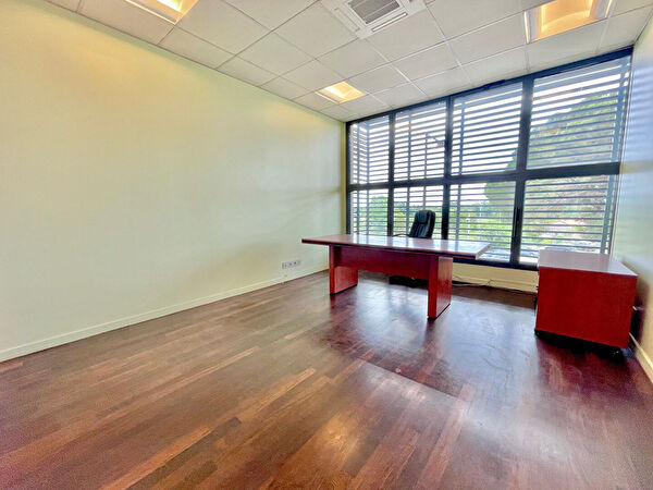 Vente local-professionnel à Roquebrune sur argens (83520)
