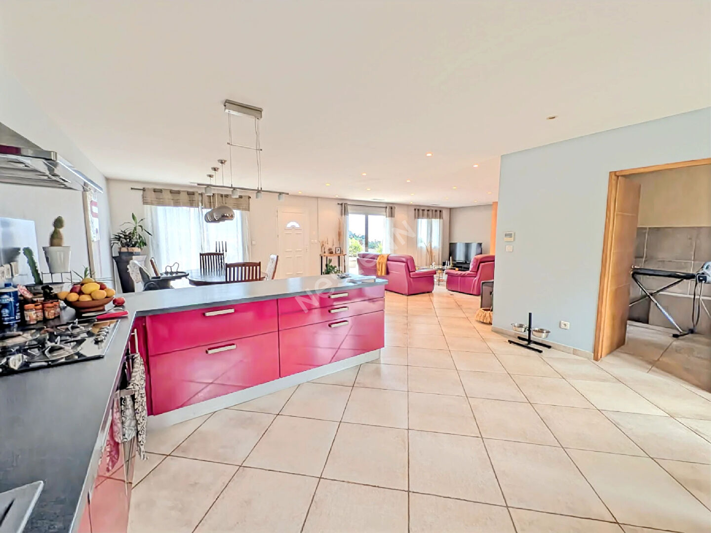 Sur les hauteurs de Biguglia villa  7 pièces de 177 m2 + sous sol aménageable