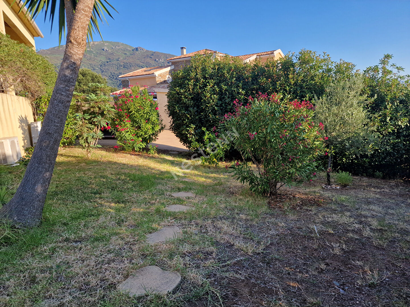 Sur les hauteurs de Biguglia villa  avec piscine et vue mer sans vis à vis