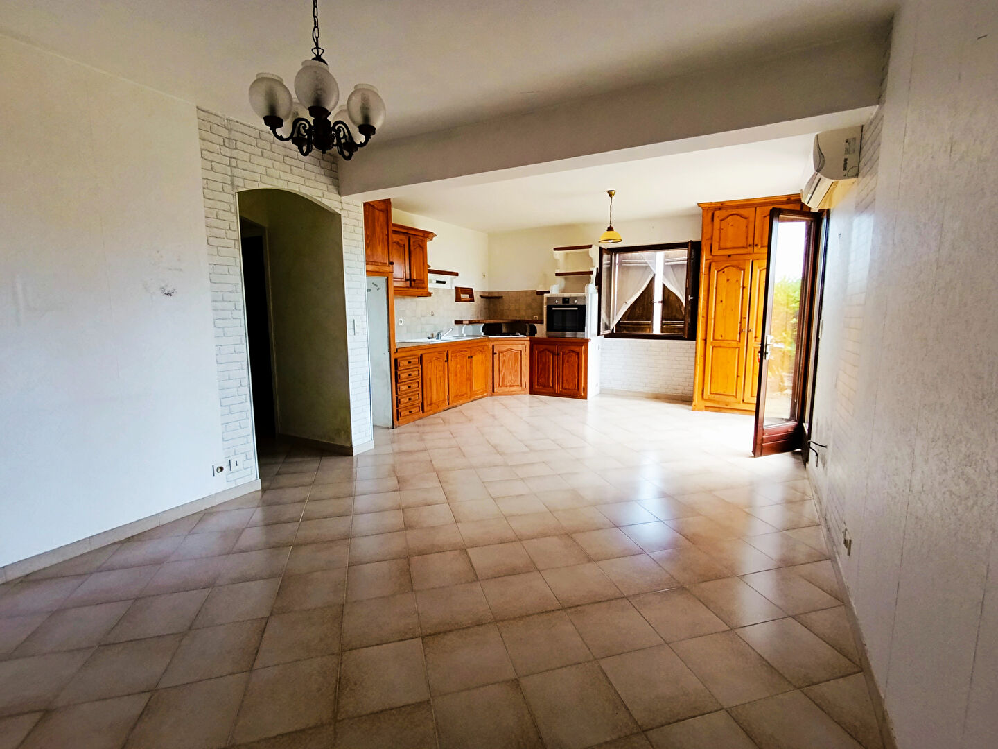 APPARTEMENT DANS UNE MAISON EN RDC AU CALME COMMUNE DE BIGUGLIA 20620