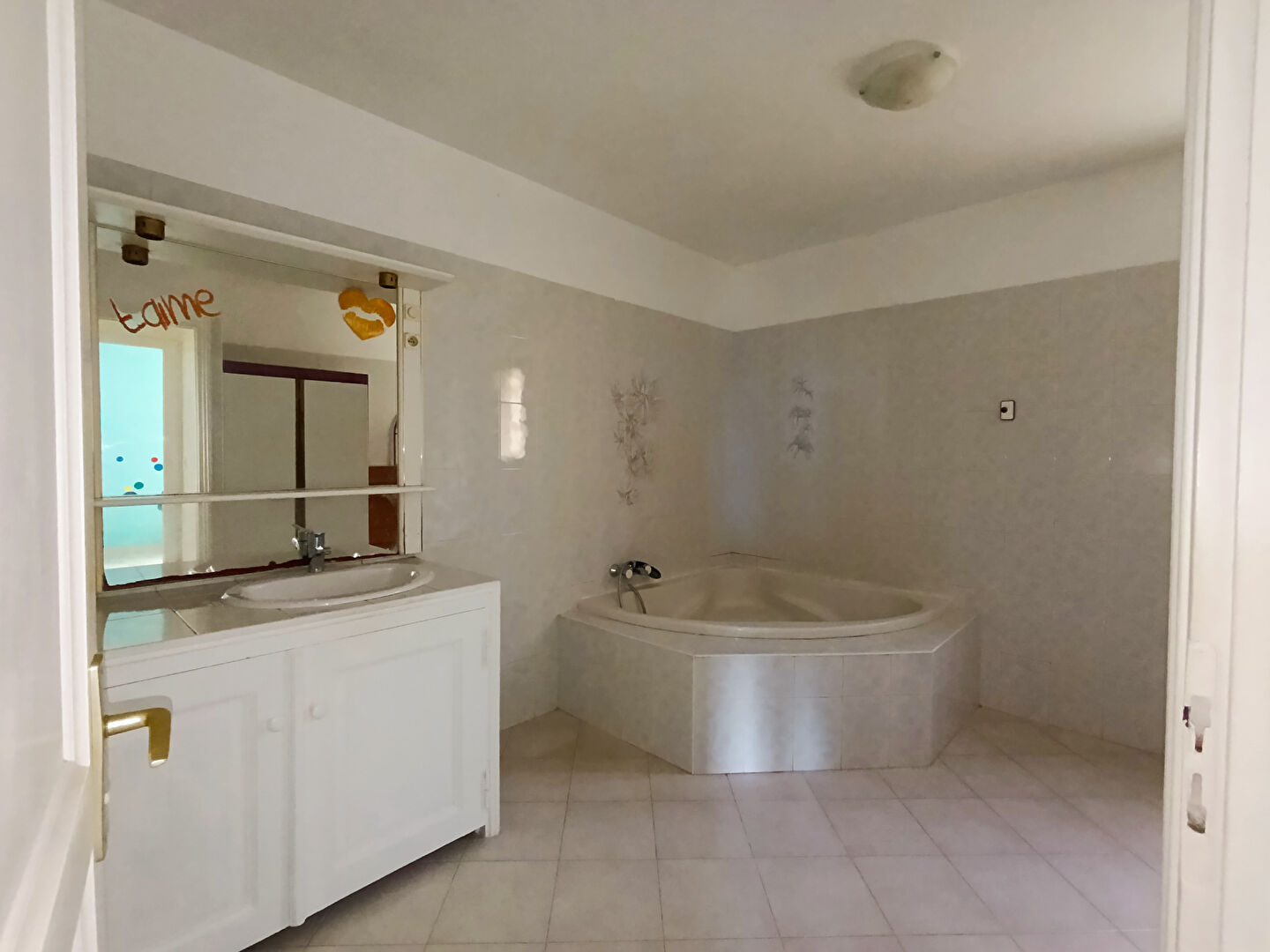 APPARTEMENT DANS UNE MAISON EN RDC AU CALME COMMUNE DE BIGUGLIA 20620