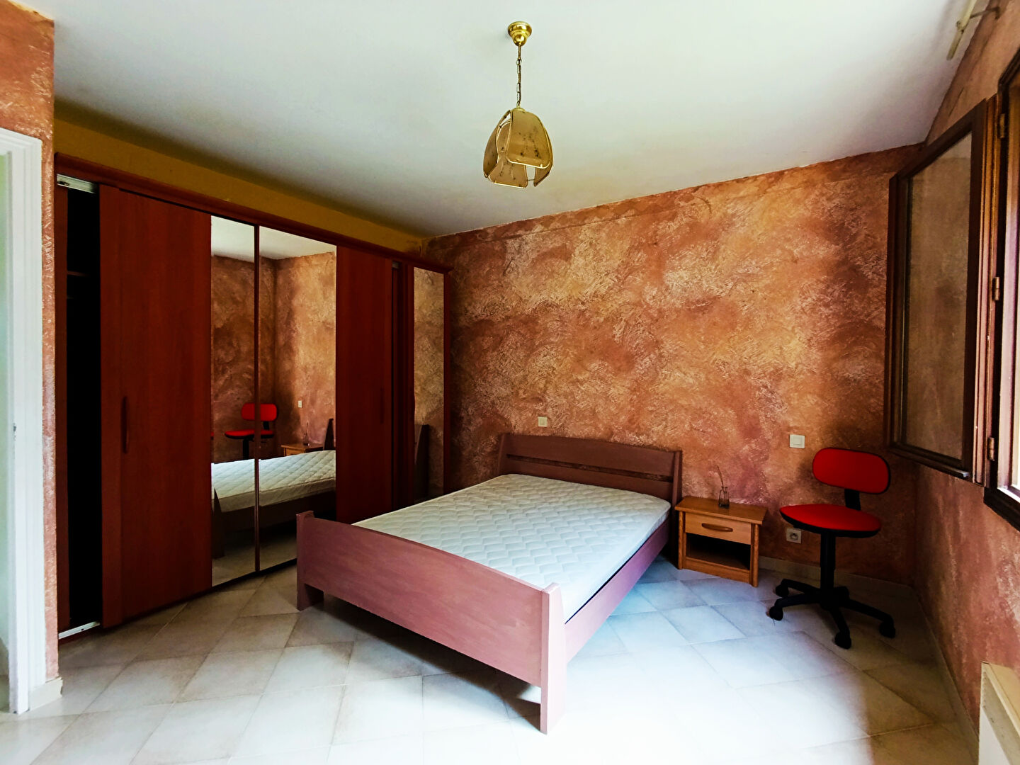 APPARTEMENT DANS UNE MAISON EN RDC AU CALME COMMUNE DE BIGUGLIA 20620