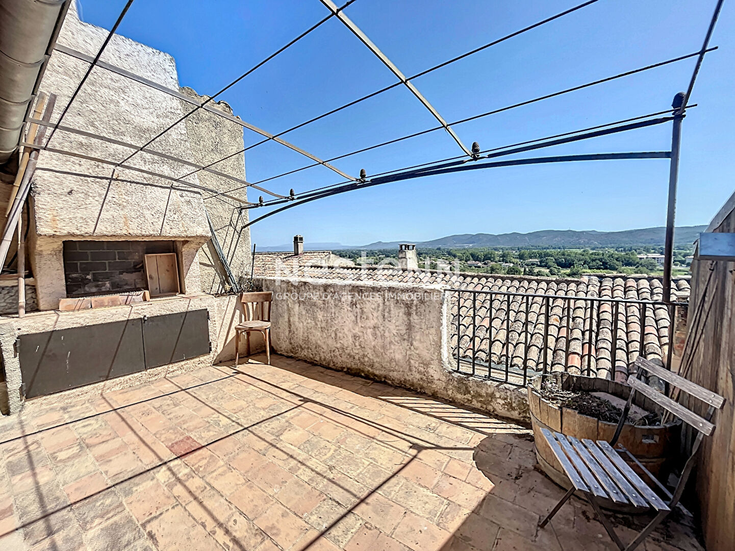 Exclusivité Cadenet - Maison de village de caractère 3 chambres, terrasse avec vue et cave
