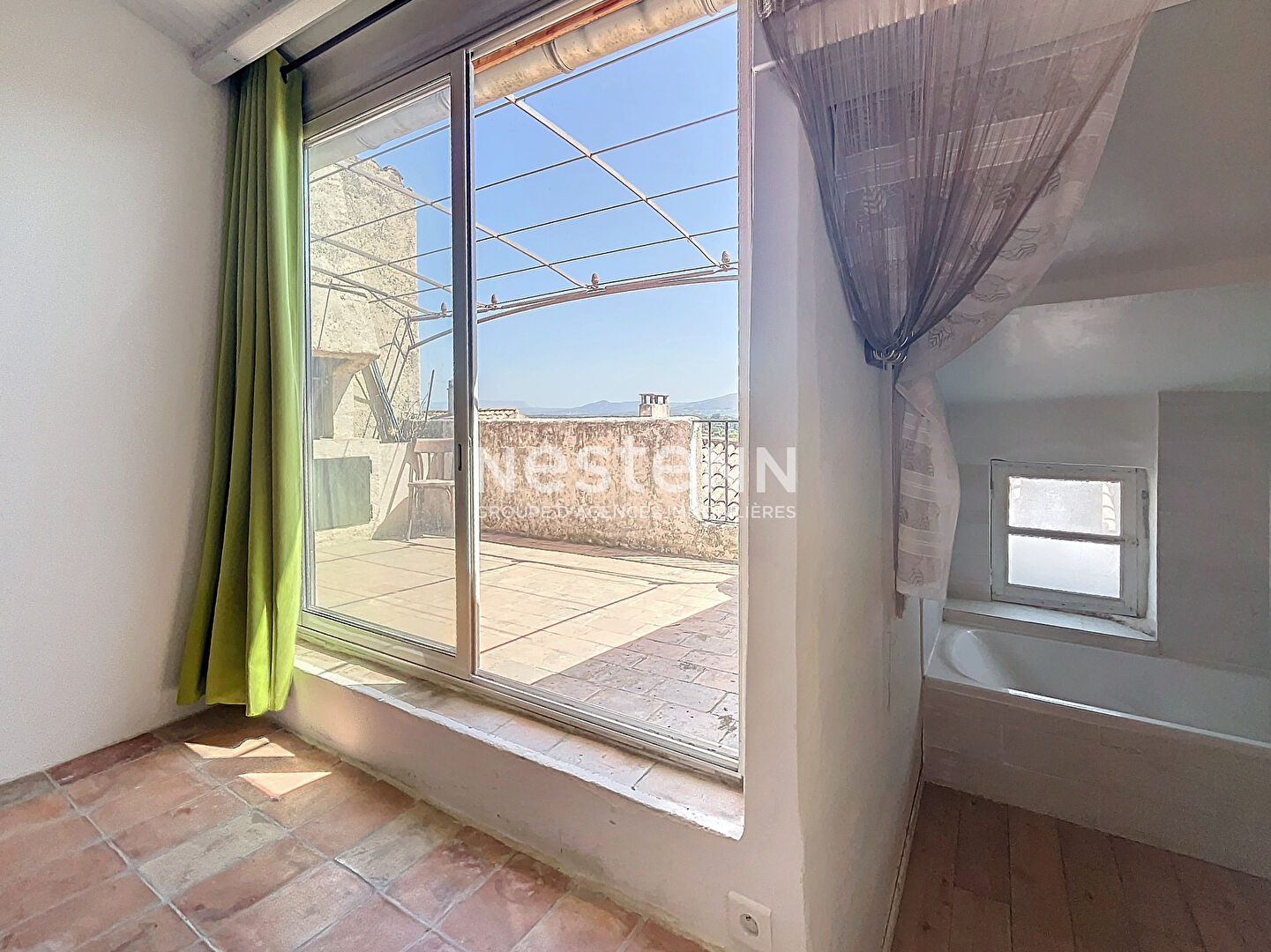 Exclusivité Cadenet - Maison de village de caractère 3 chambres, terrasse avec vue et cave