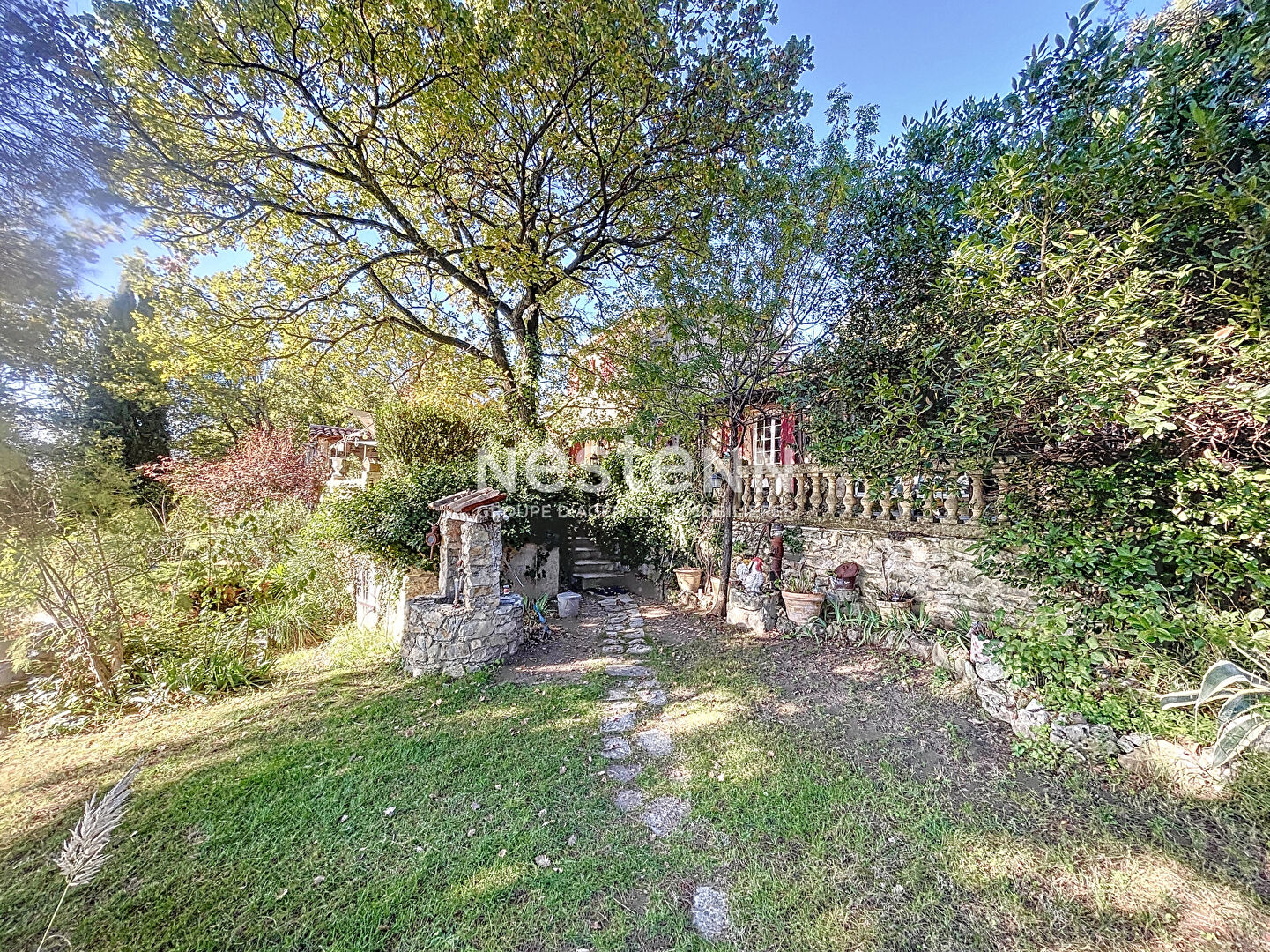 Mas Cucuron 150 m2 au pied du Luberon  sur une parcelle  de 4 hectares